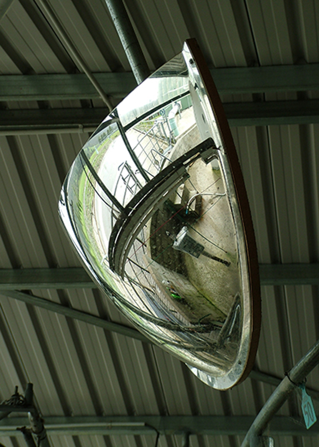 Rotary Mirror Improving Visibility
