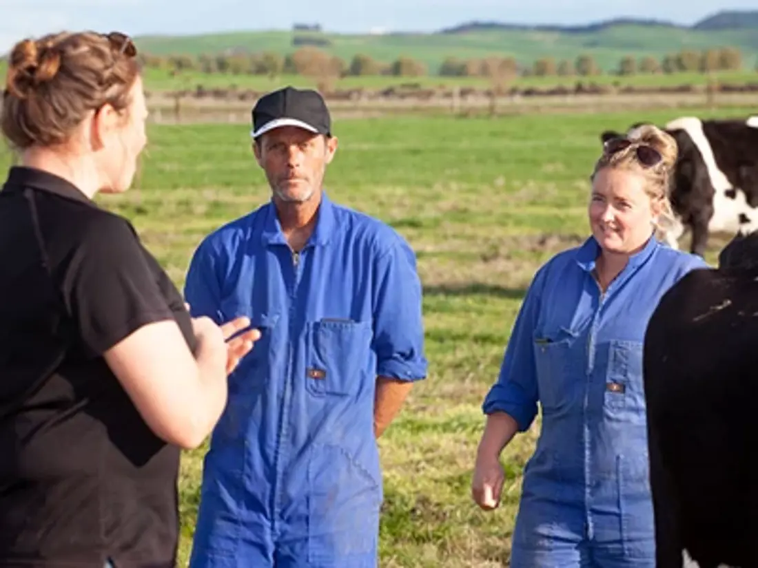 Anexa Vet Katrina Robertson With Farm Owner Peter Miedema And Contract Milker Sarah Barlow Pod